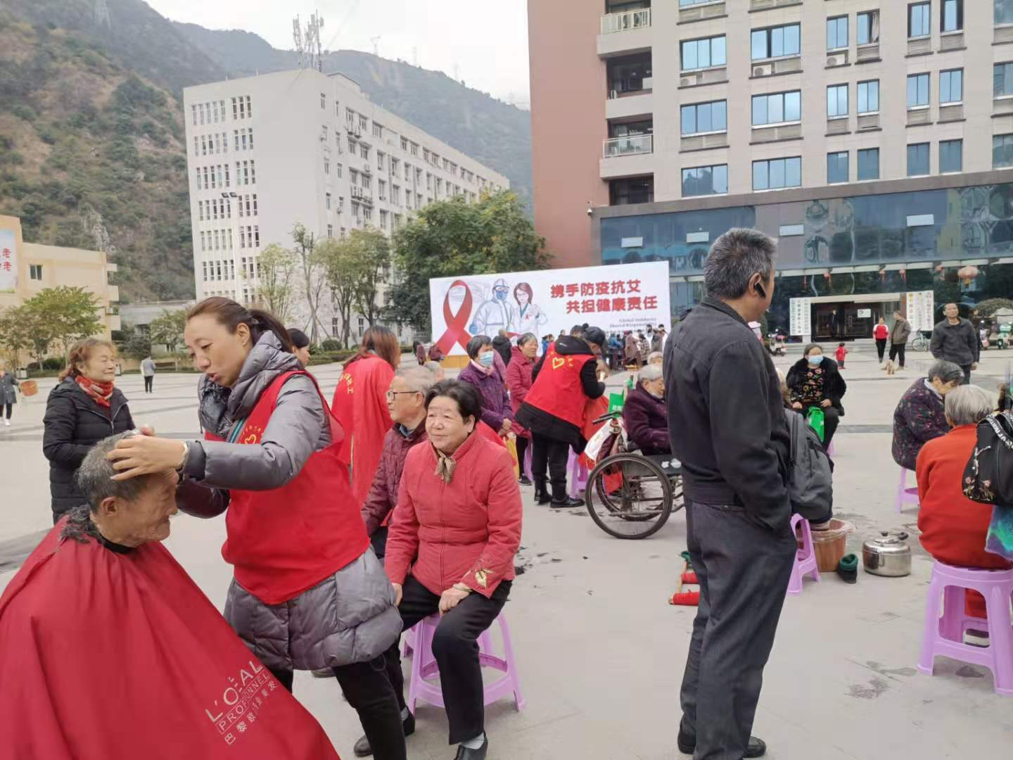 理发.jpg 理发.jpg