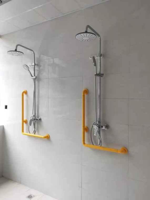 公共淋浴间.jpg 公共淋浴间.jpg