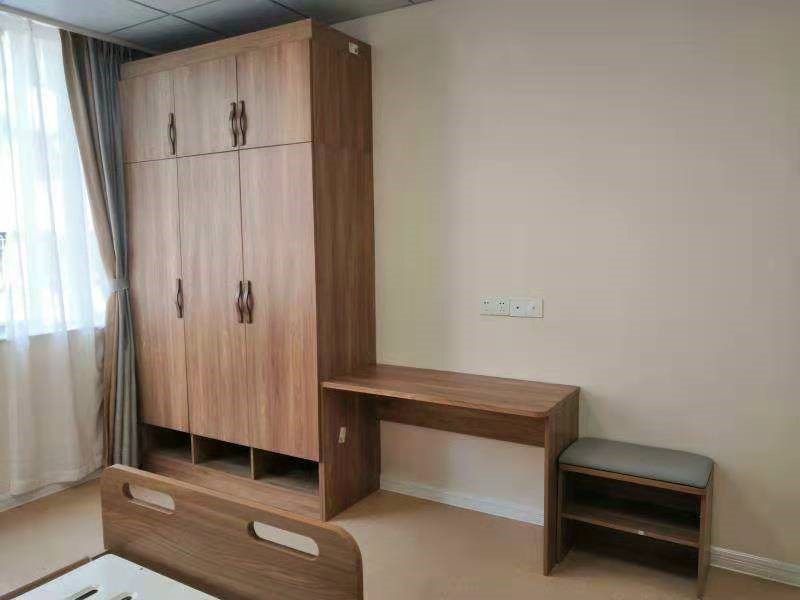 房间2.jpg 房间2.jpg