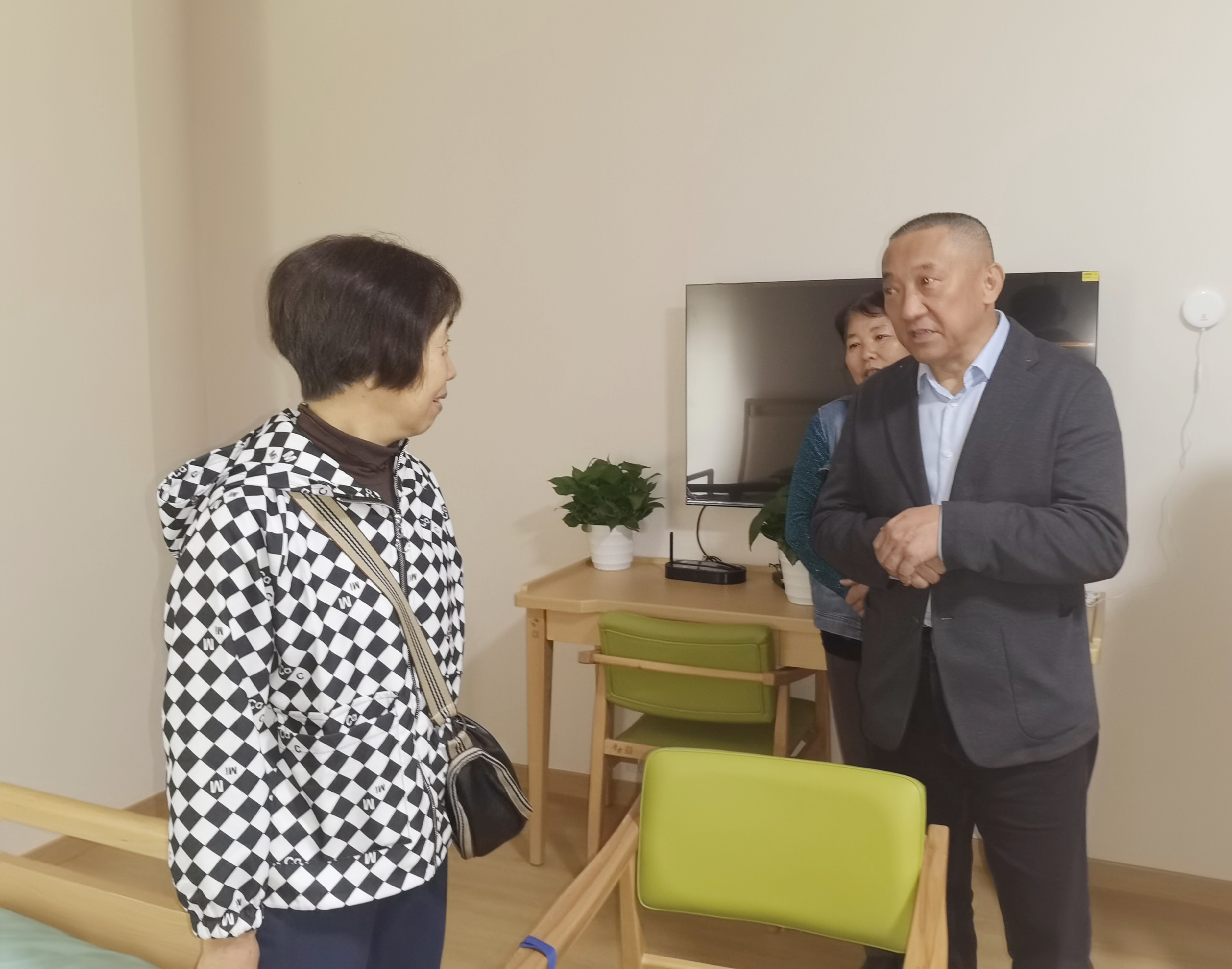 老人房间.jpg 老人房间.jpg